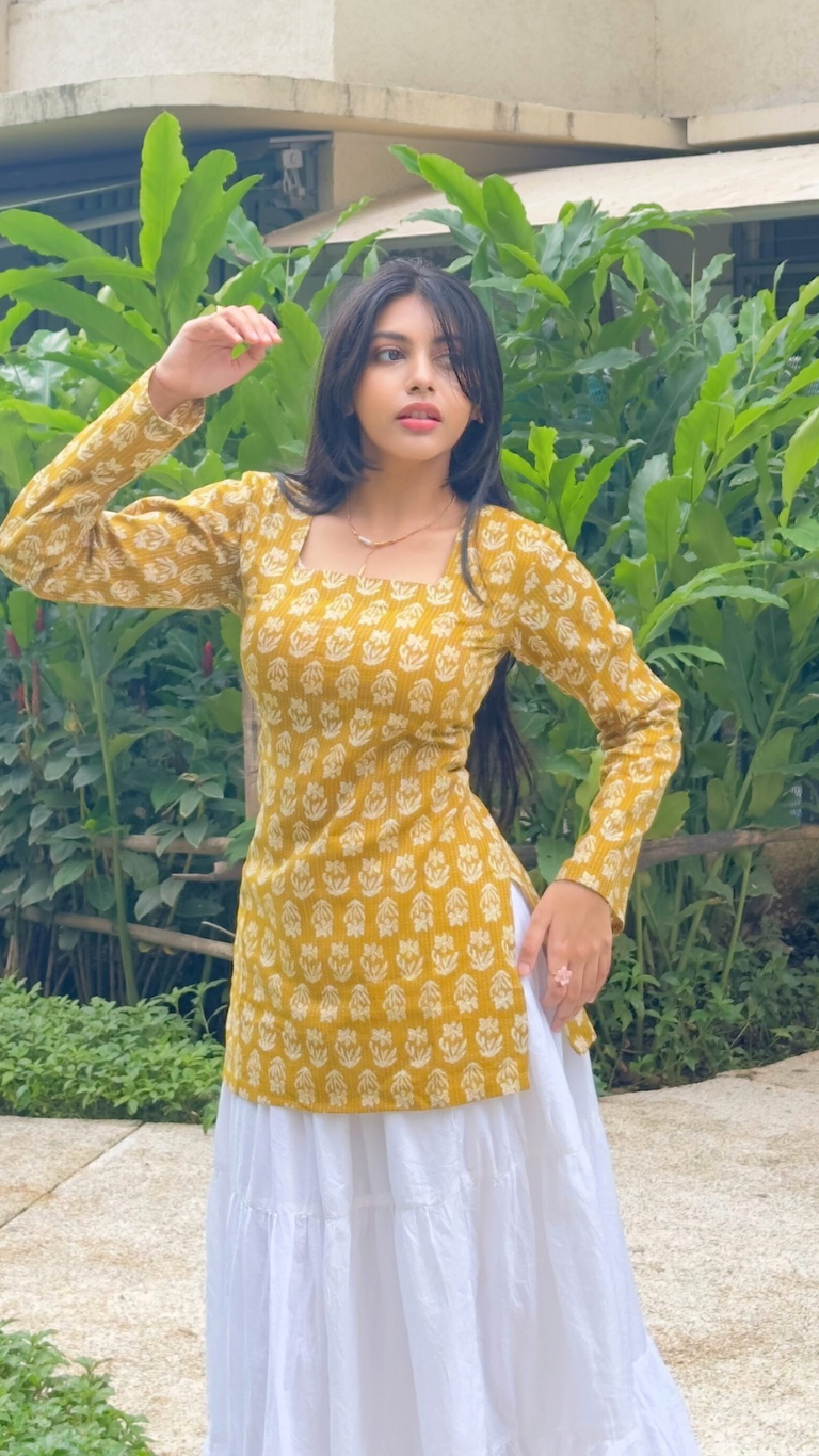 manohari kurti