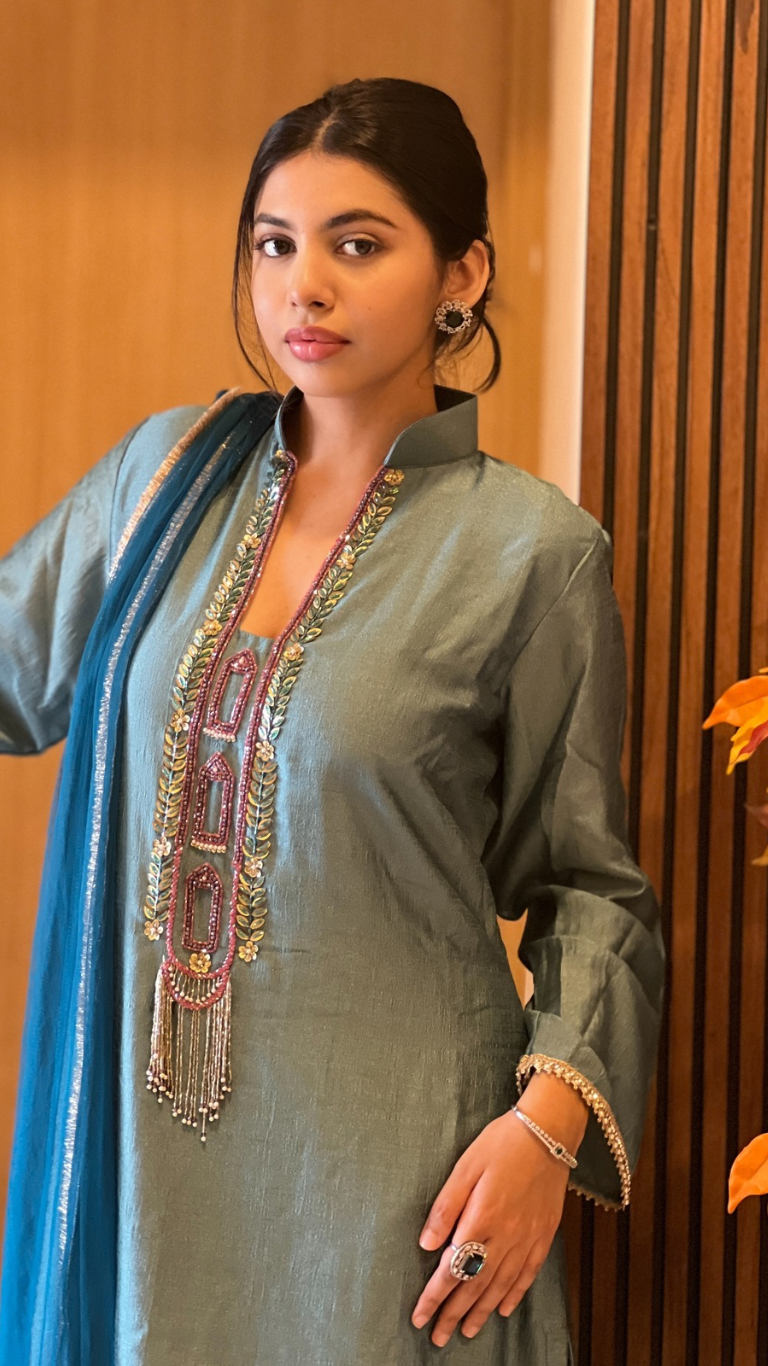 Collar neck suits