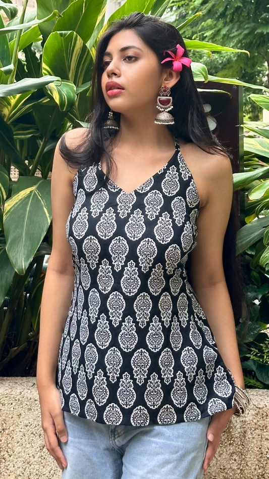 Naisha kurti